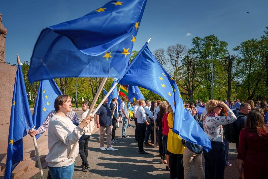 eu-abolishes-visa-requirements-for-kosovo-citizens-holding-passports-issued.jpg